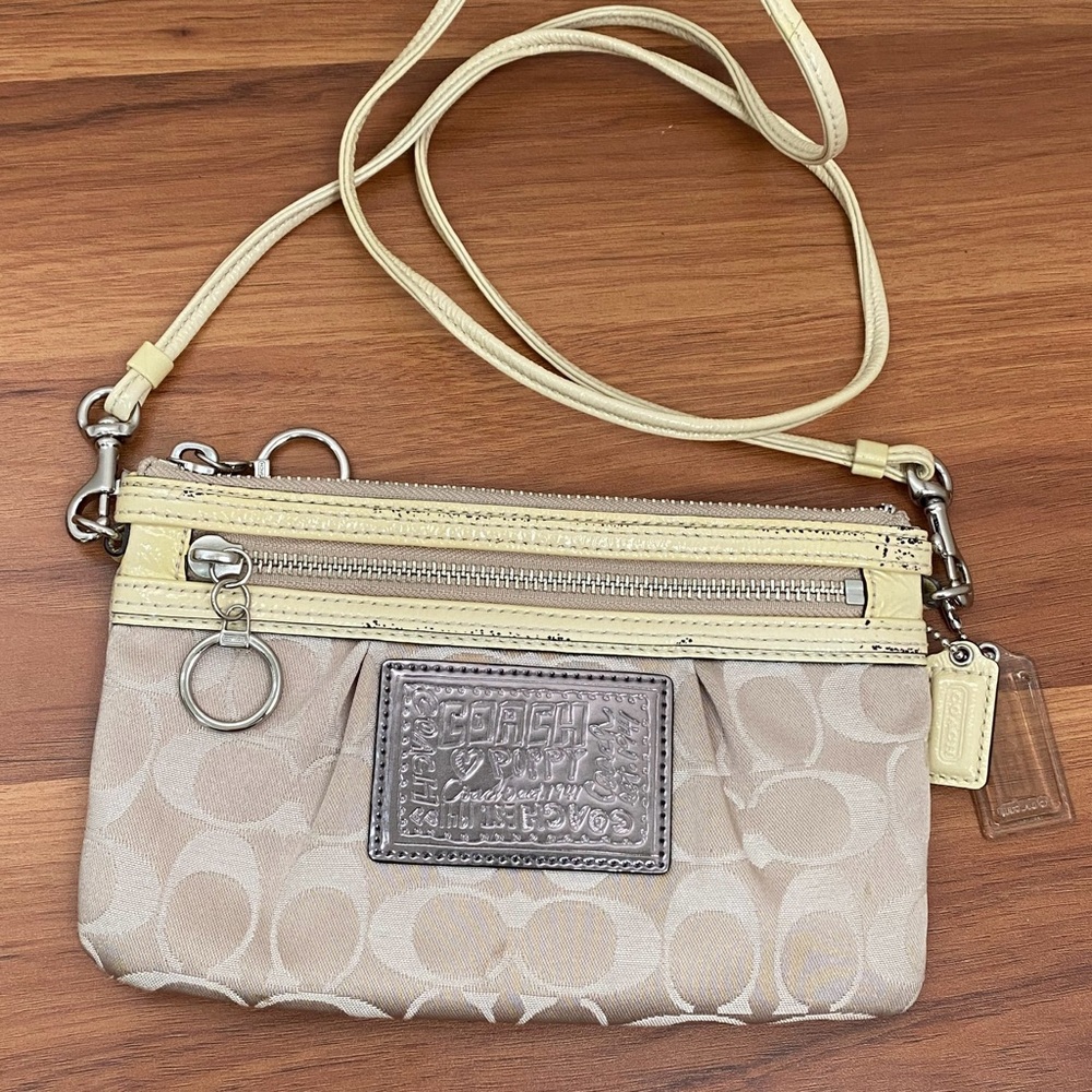 Vintage COACH Poppy Sateen Small Signature Canvas Patent Leather Trims Crossbody